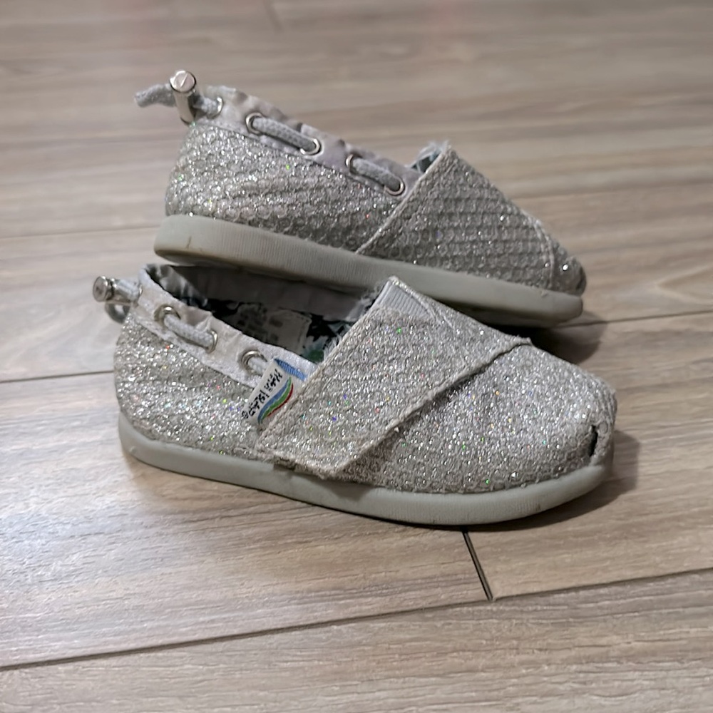 Silver Glitter Maui Island Slip on Shoe Size 6